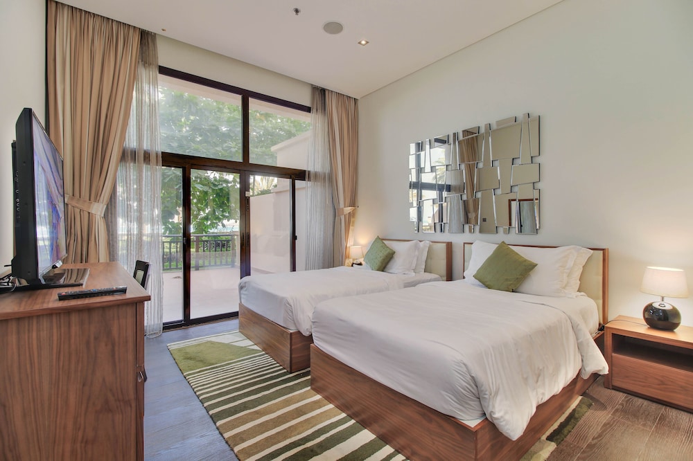 luxe getaways palm jumeirah