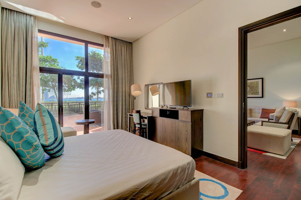 luxe getaways palm jumeirah