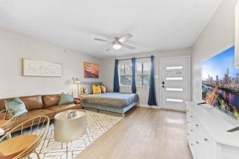 stylish modern studio close to downtown and domain