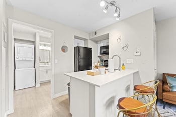 stylish modern studio close to downtown and domain