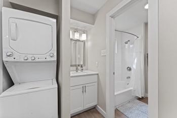 stylish modern studio close to downtown and domain