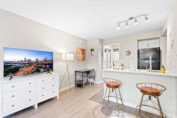 stylish modern studio close to downtown and domain