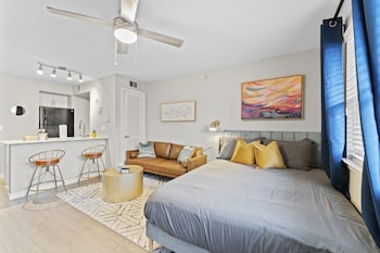 stylish modern studio close to downtown and domain