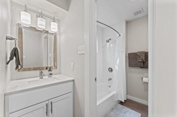stylish modern studio close to downtown and domain