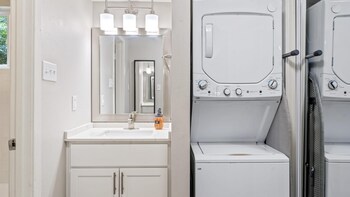stylish modern studio close to downtown and domain