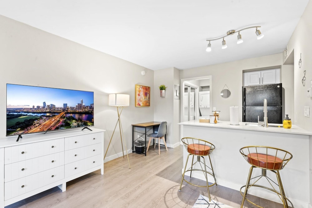 stylish modern studio close to downtown and domain