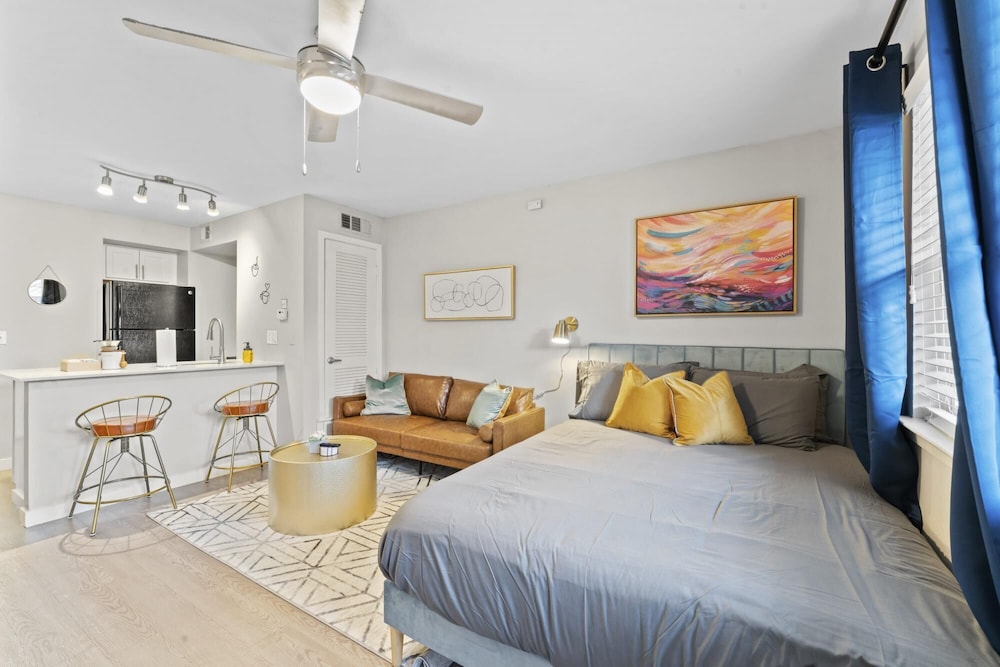 stylish modern studio close to downtown and domain