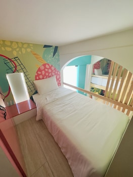 the nomadic design hostel