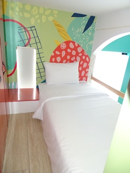 the nomadic design hostel