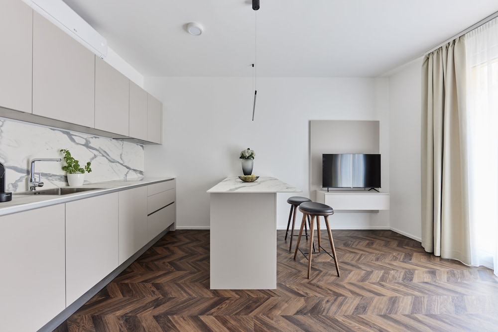 the amberlyn suite hotel