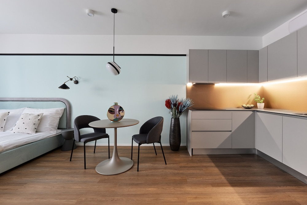 the amberlyn suite hotel