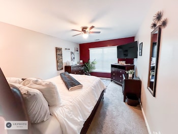 attractive 3 bed townhouse with king bed