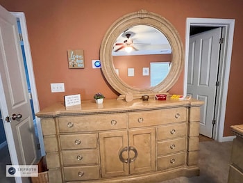 attractive 3 bed townhouse with king bed