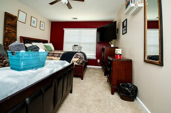 attractive 3 bed townhouse with king bed