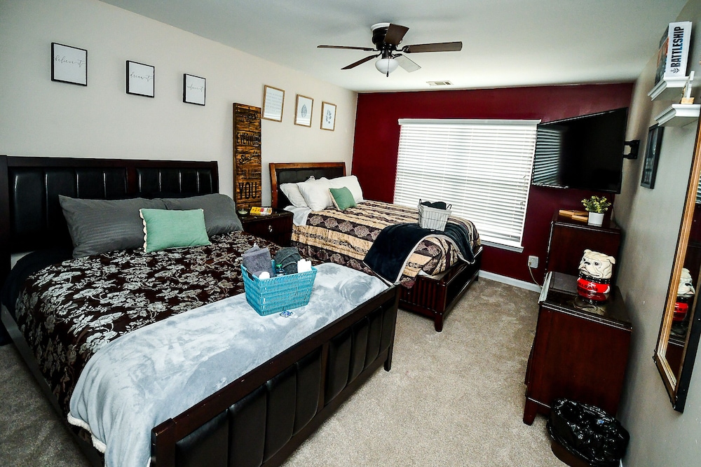 attractive 3 bed townhouse with king bed
