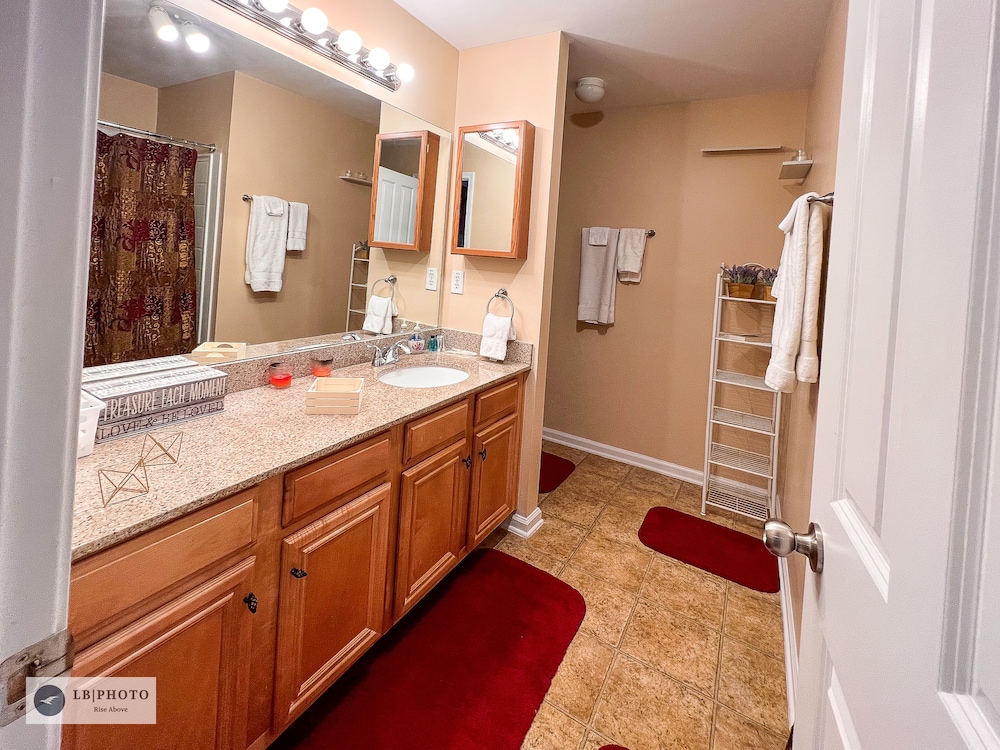 attractive 3 bed townhouse with king bed