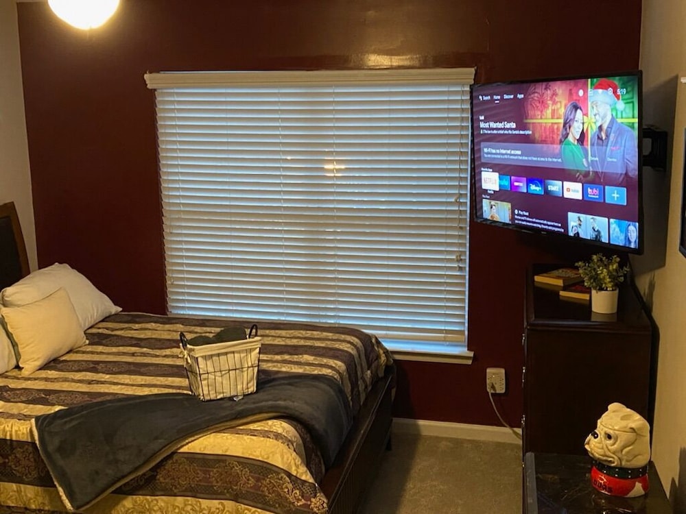 attractive 3 bed townhouse with king bed