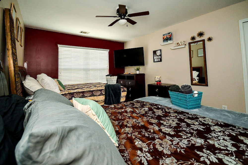 attractive 3 bed townhouse with king bed