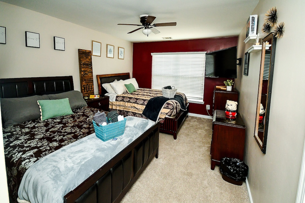 attractive 3 bed townhouse with king bed
