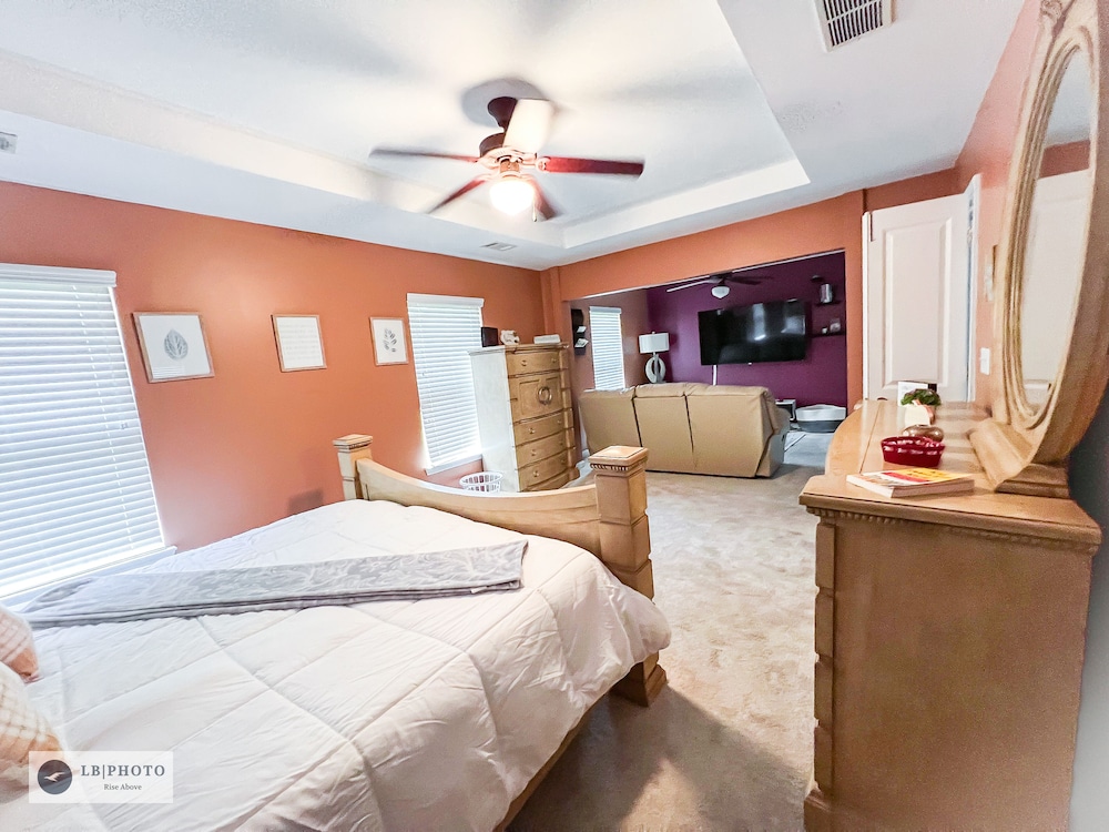 attractive 3 bed townhouse with king bed
