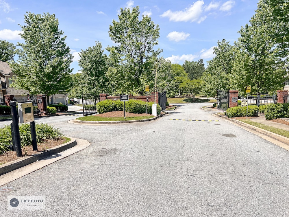 attractive 3 bed townhouse with king bed