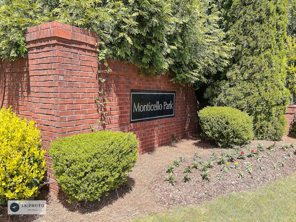 attractive 3 bed townhouse with king bed