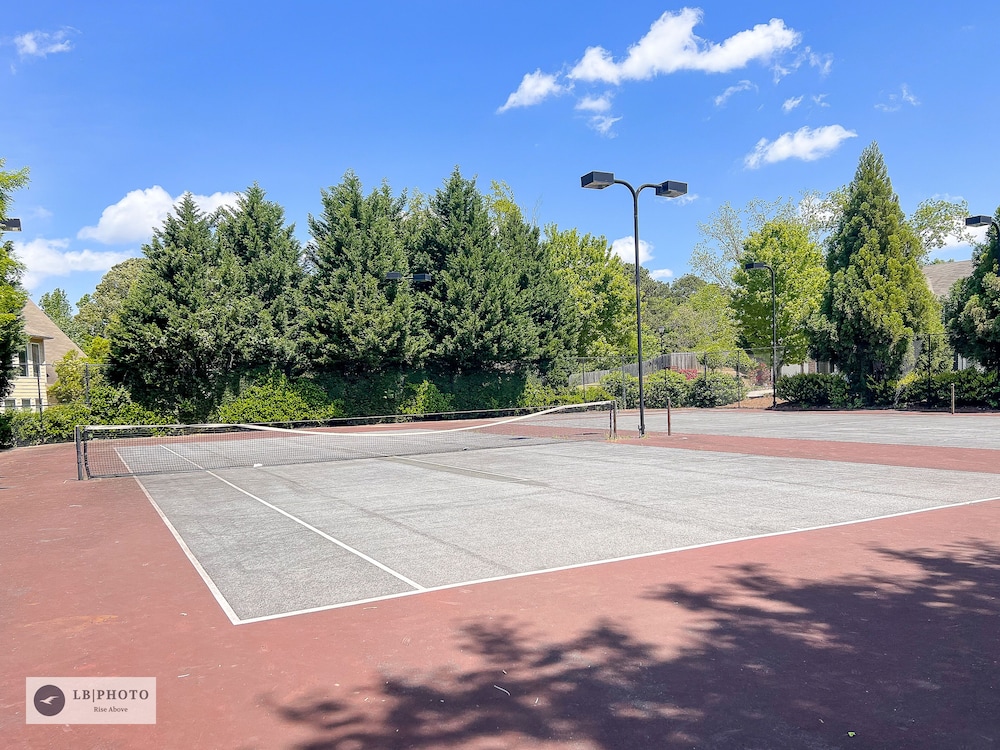 attractive 3 bed townhouse with king bed