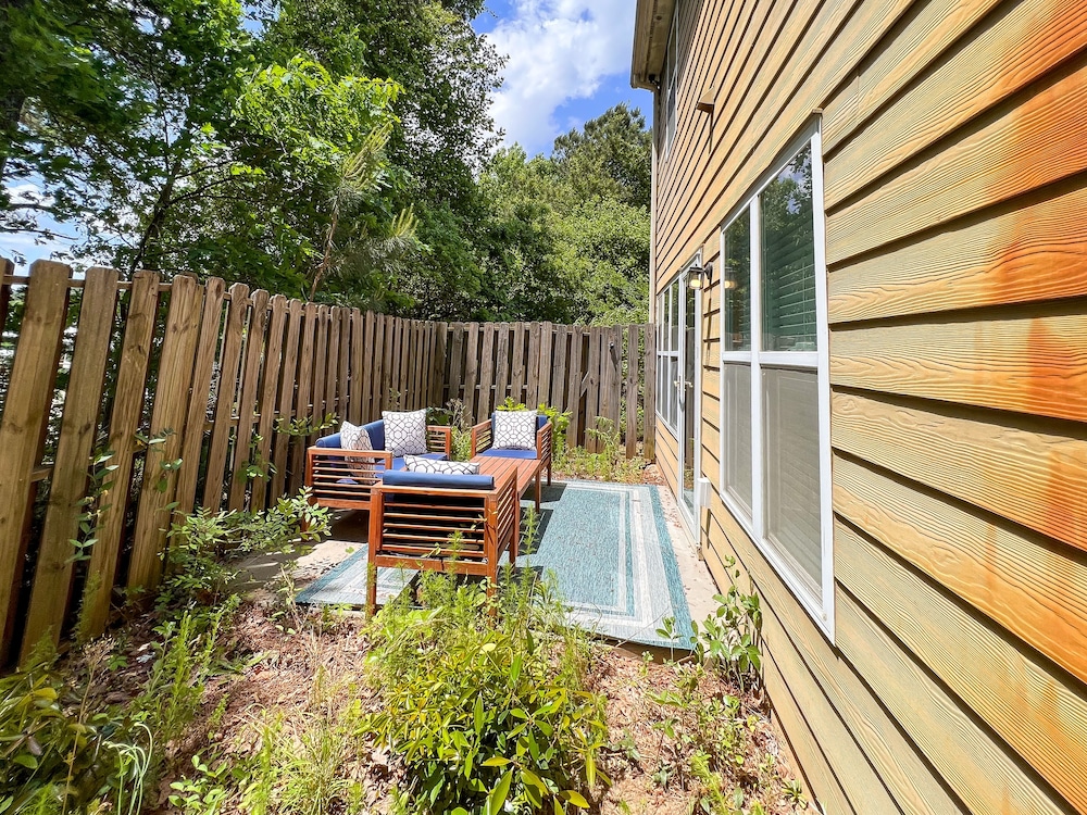 attractive 3 bed townhouse with king bed