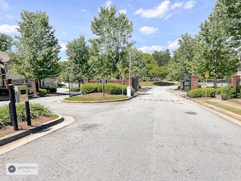 attractive 3 bed townhouse with king bed