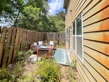 attractive 3 bed townhouse with king bed