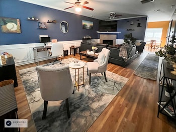 attractive 3 bed townhouse with king bed