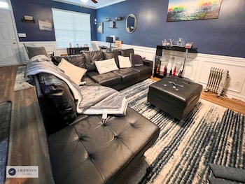 attractive 3 bed townhouse with king bed