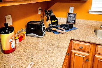 attractive 3 bed townhouse with king bed