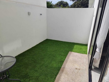 soho life apartments