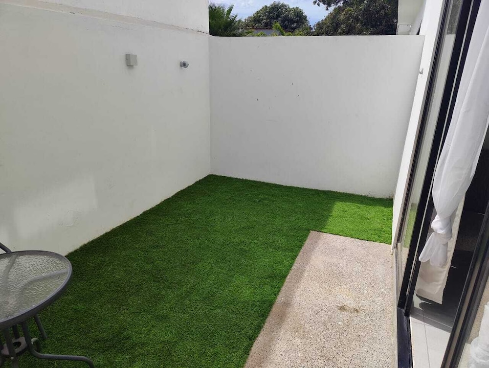 soho life apartments