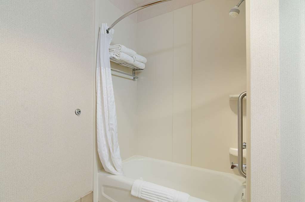 quality suites springdale west i 49