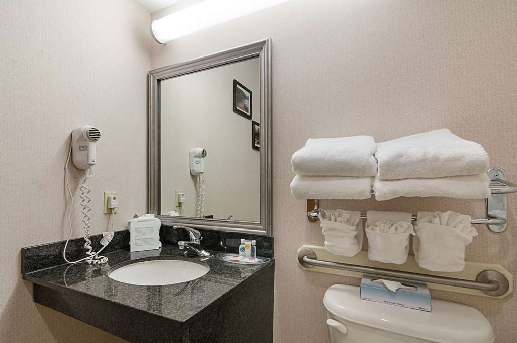 quality suites springdale west i 49