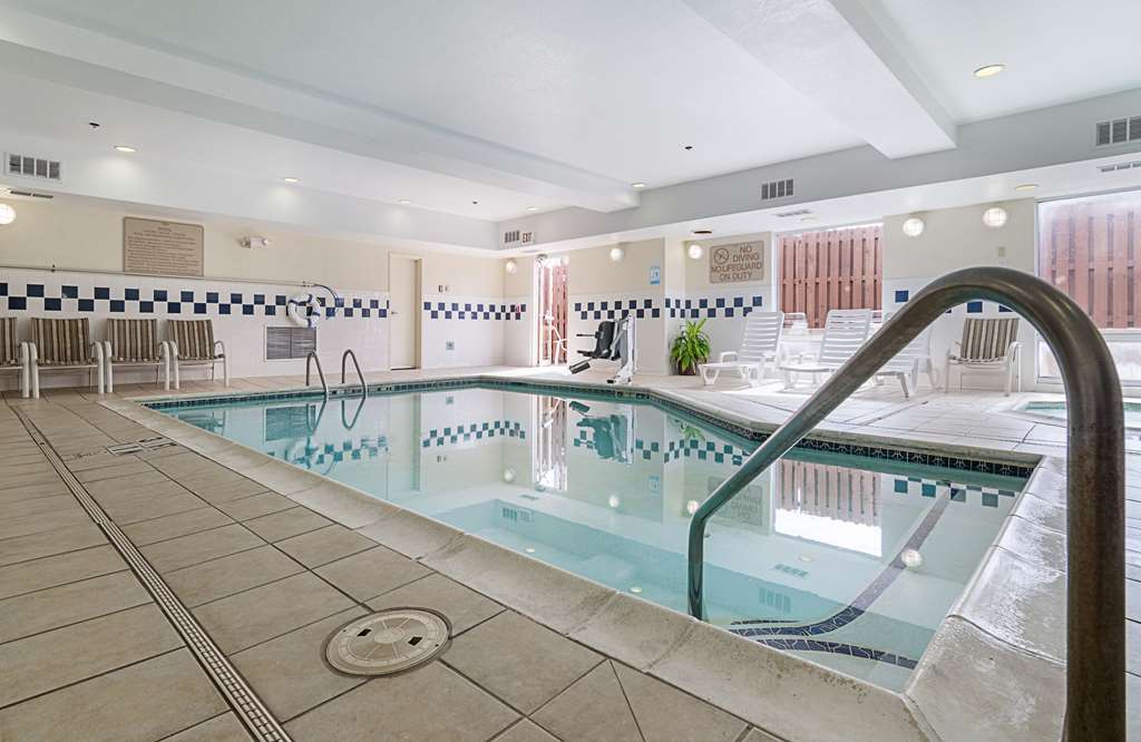 quality suites springdale west i 49