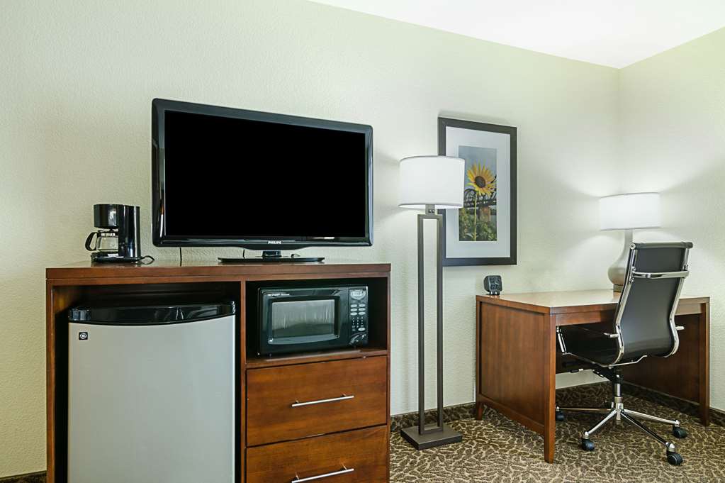 quality suites springdale west i 49