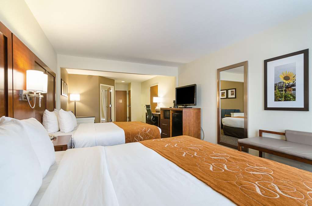 quality suites springdale west i 49