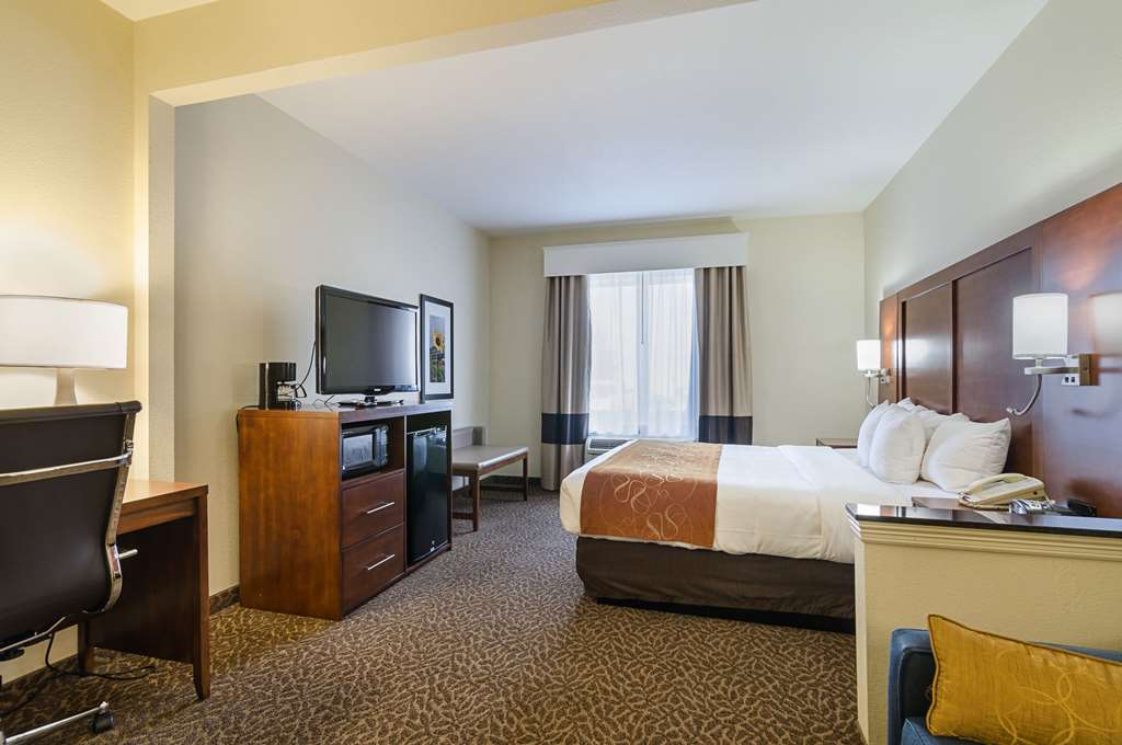 quality suites springdale west i 49