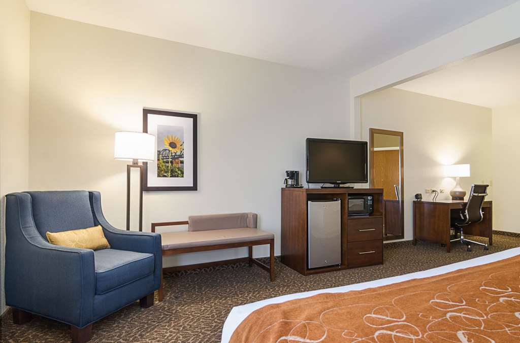 quality suites springdale west i 49