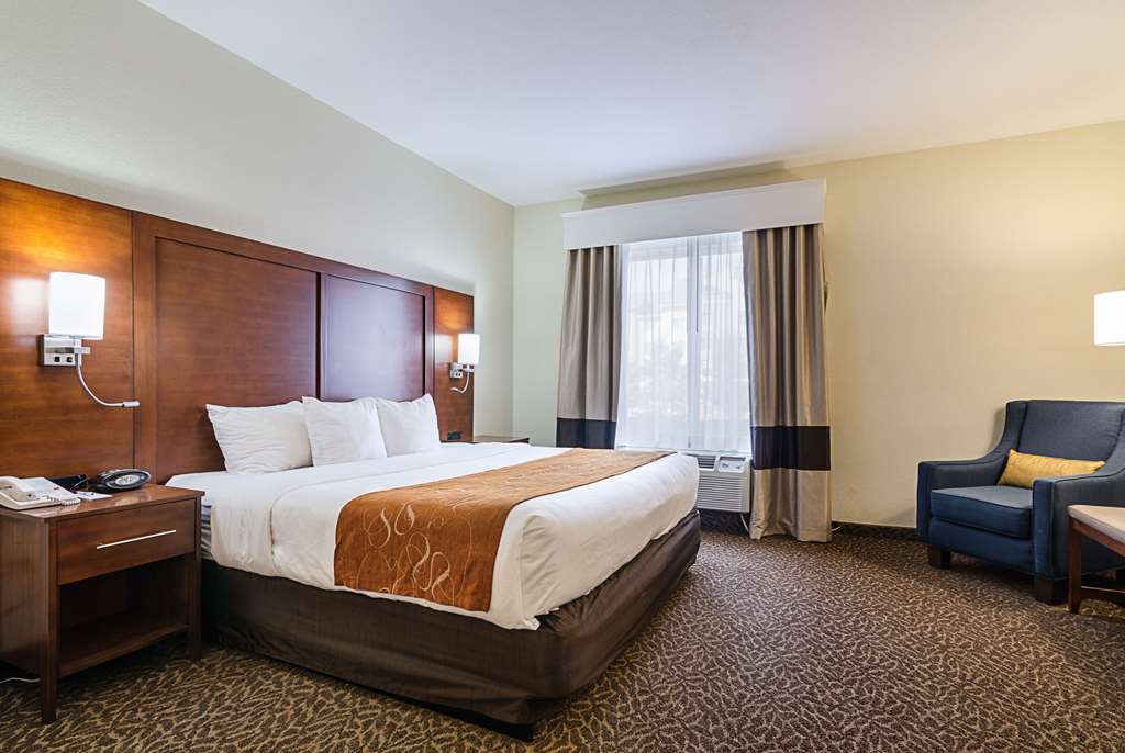 quality suites springdale west i 49