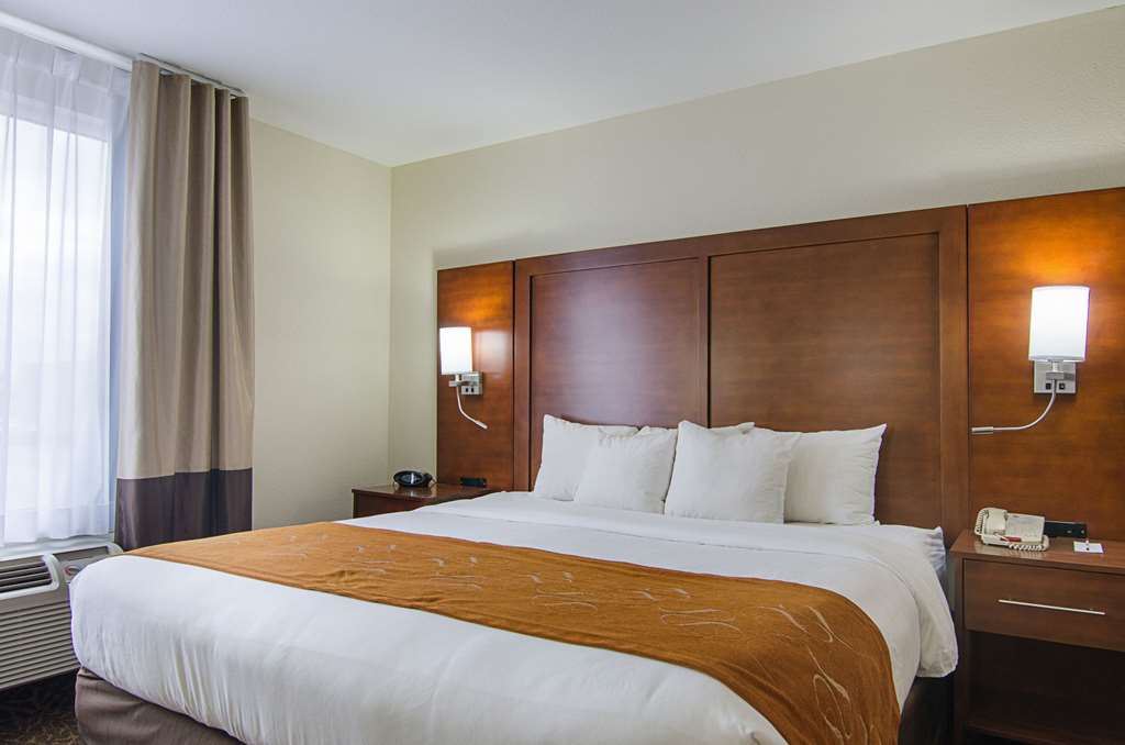 quality suites springdale west i 49