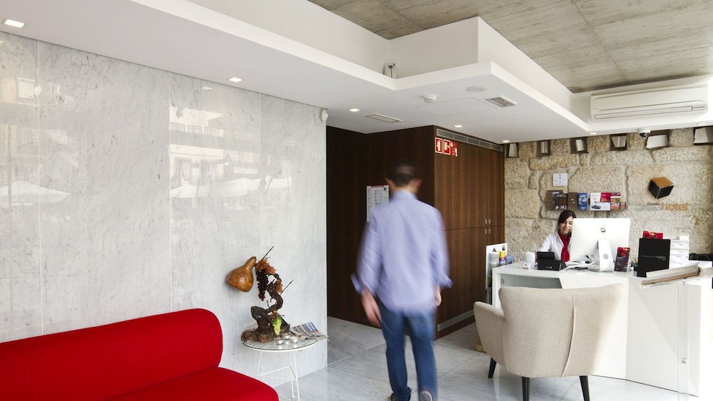 oca ribeira do porto hotel