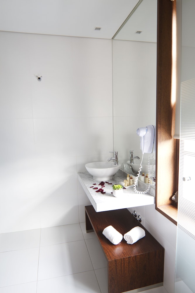 oca ribeira do porto hotel