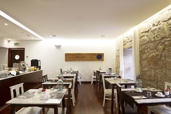 oca ribeira do porto hotel