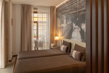 oca ribeira do porto hotel