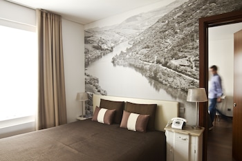 oca ribeira do porto hotel