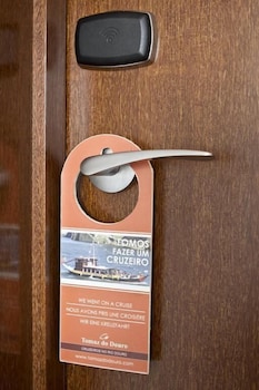 oca ribeira do porto hotel